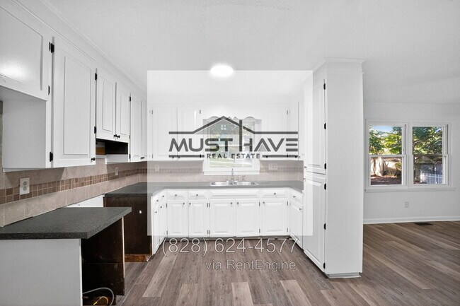 Building Photo - 1494 Carpenter St