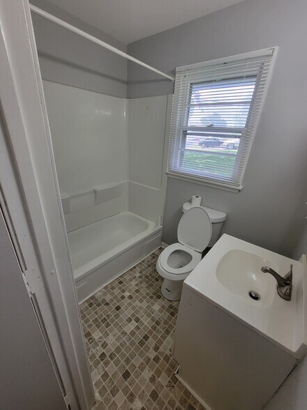 Tub over shower - 2032 NW 51st St
