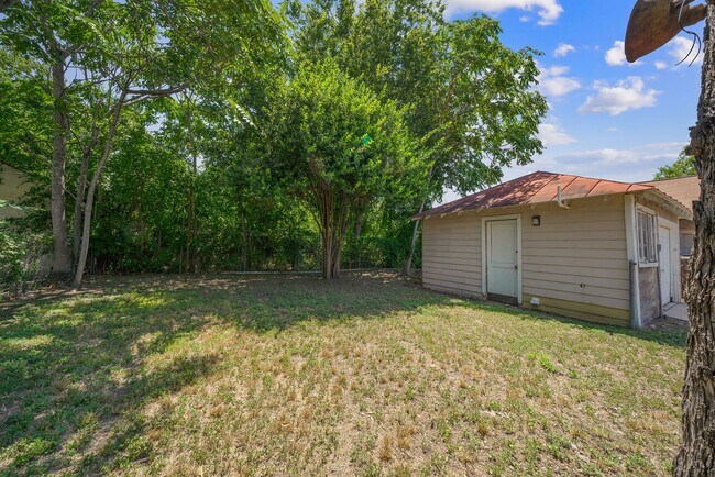 Building Photo - 2 Bedrooms and 1 Bathroom located in Denver Heights Subdivision