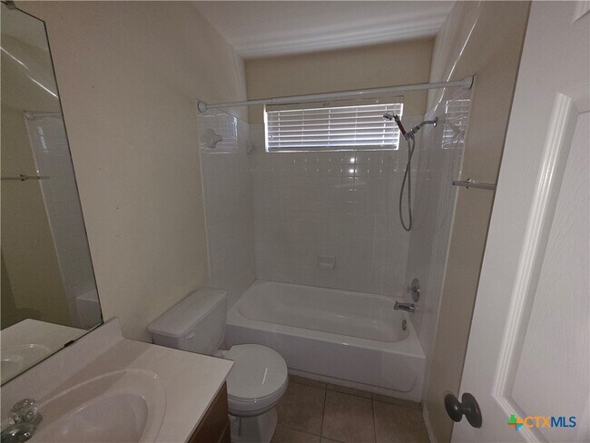 Building Photo - 2302 Griffin Dr