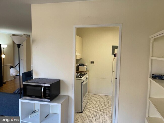 Building Photo - 940 25th St NW