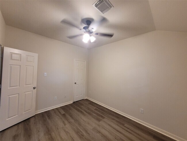 Building Photo - 2223 Enchanted Park Ln