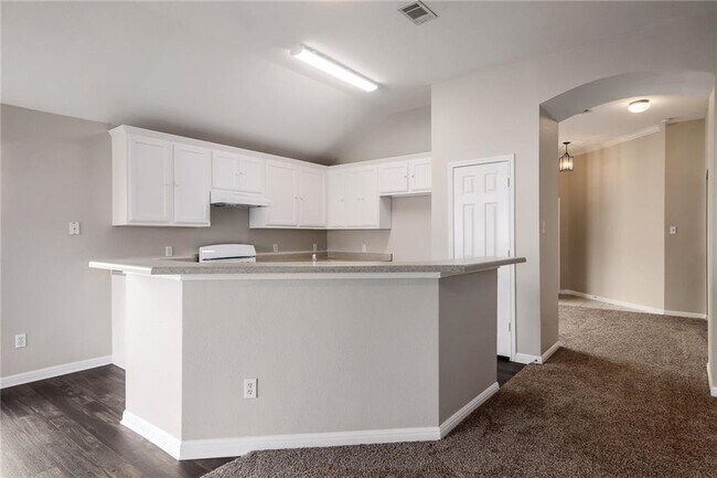 Building Photo - 1608 Bush Coat Ln