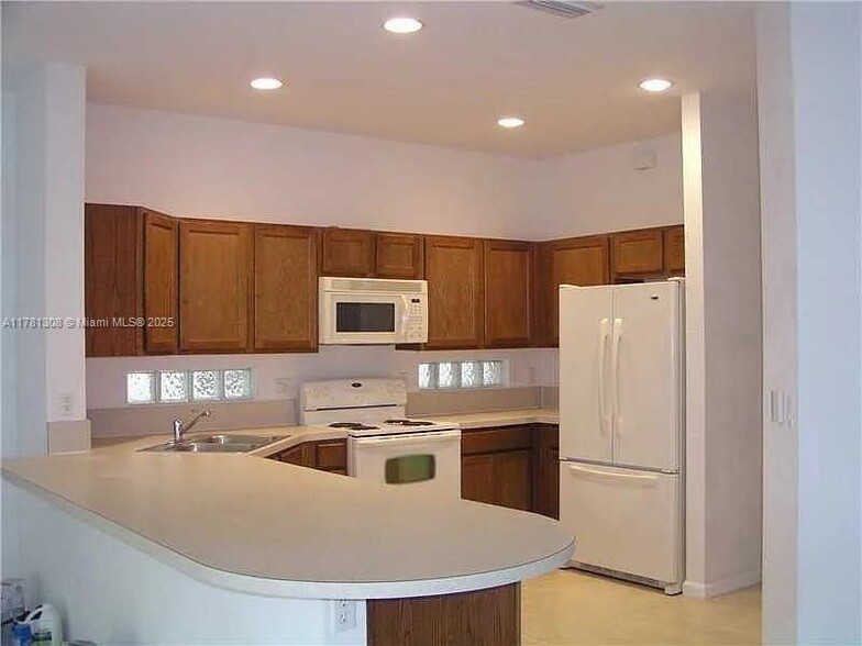 Building Photo - 1309 Alicante Ct