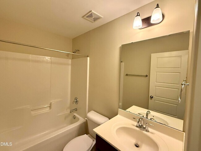 Building Photo - 1008 Midtowne Way