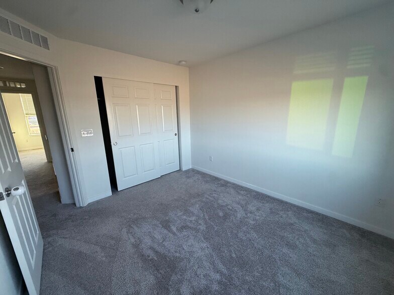 Building Photo - 9839 E 56th Pl