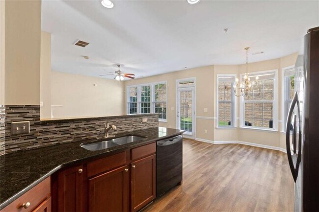 Building Photo - 3323 Castleberry Village Cir