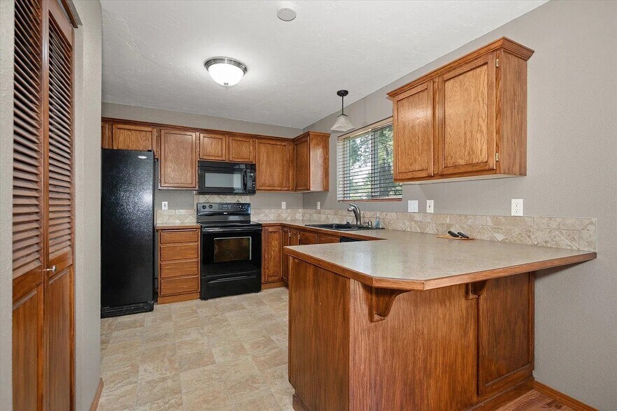 Building Photo - 4017 E 33rd Ave