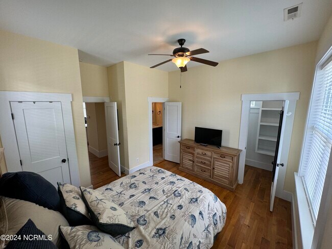 Building Photo - 819 Meadowsweet Ln