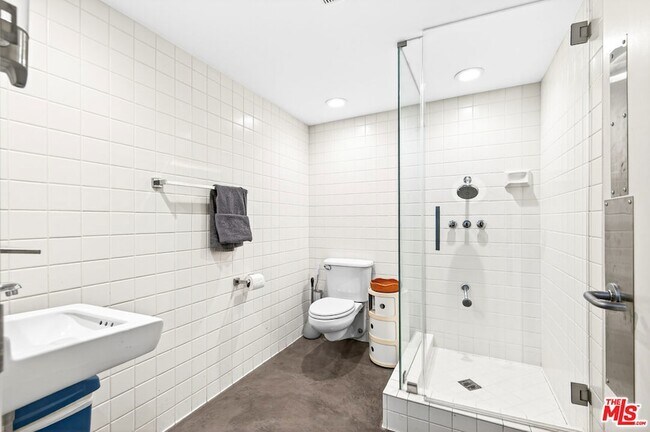 Building Photo - 11 Voyage St