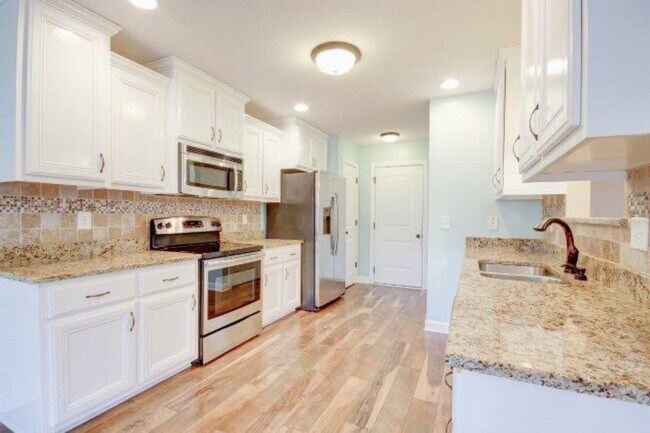 Building Photo - 3746 Silver Fox Ct