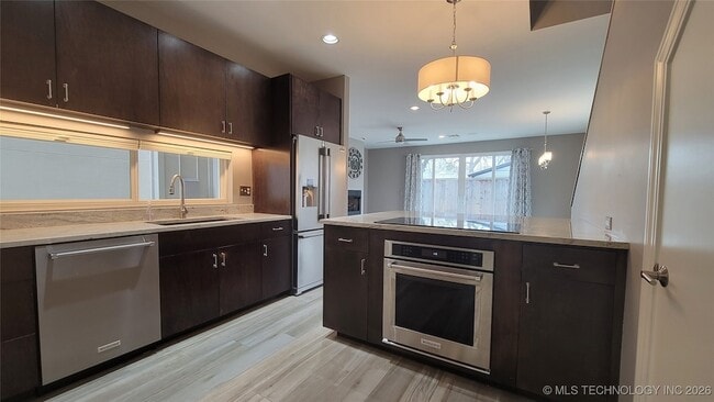 Building Photo - 1430 S Quincy Ave