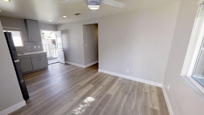 Primary Photo - 3BD/1BA on Montezuma! (Lease out, pending ...