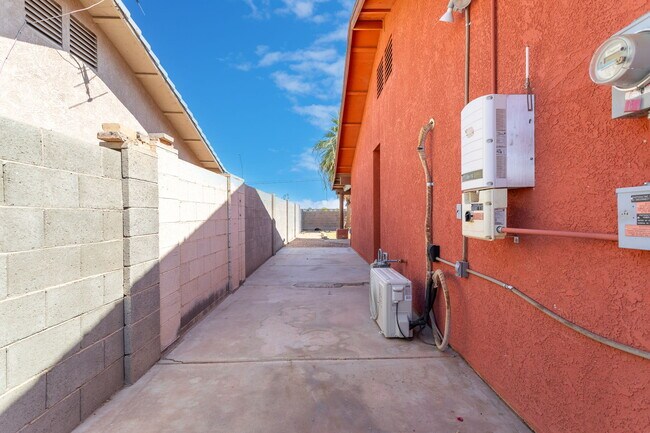 Building Photo - 2972 W 24th Pl