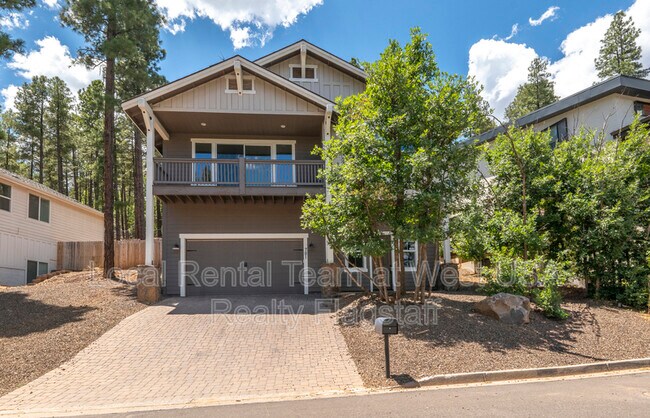 Primary Photo - 781 N Forest View Dr