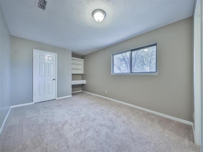 Building Photo - 10519 Laneview Dr