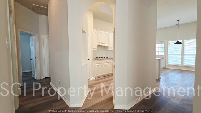 Building Photo - 3305 Woodbluff Ln