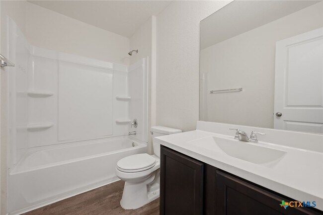 Building Photo - 817 Circle Wy