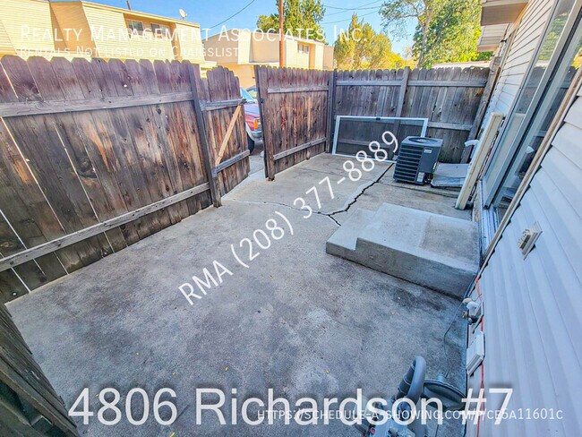 Building Photo - Great Townhouse Located on The Bench!!!