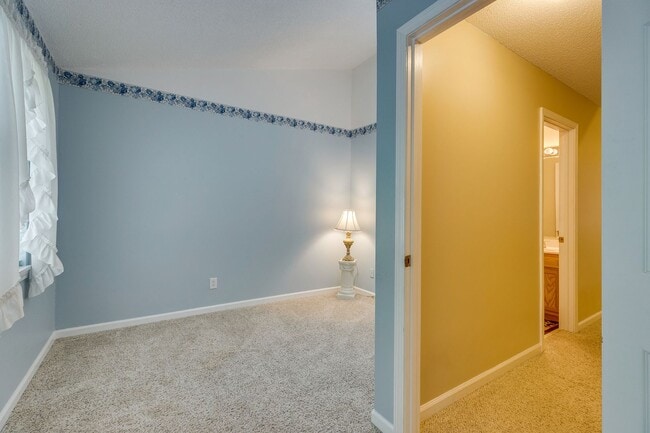 Building Photo - 3 bdrm/2 Bath Condo  Bristol, TN