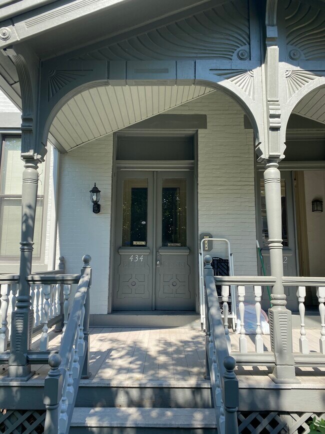 Building Photo - 432 S Pacific Ave