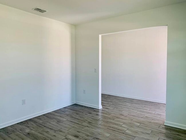 Building Photo - 843 Grant St