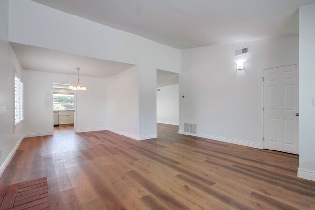 Building Photo - Single Story Oceanside Home Available July...