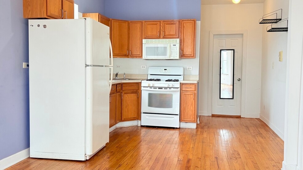 Building Photo - 1112 W 18th St