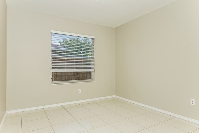 Building Photo - 2315 Bay Leaf Dr