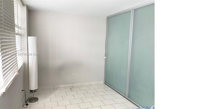 Building Photo - 905 Brickell Bay Dr