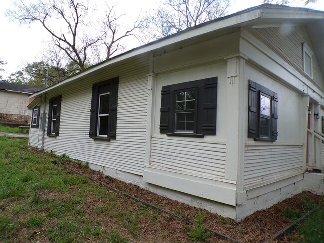 Building Photo - 630 77th St S