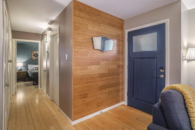Building Photo - 2906 Westhill Dr
