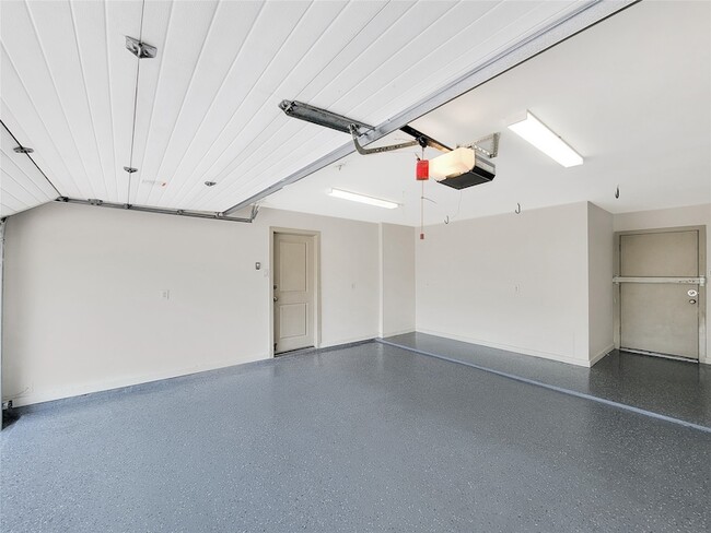 Building Photo - 321 E 20th St