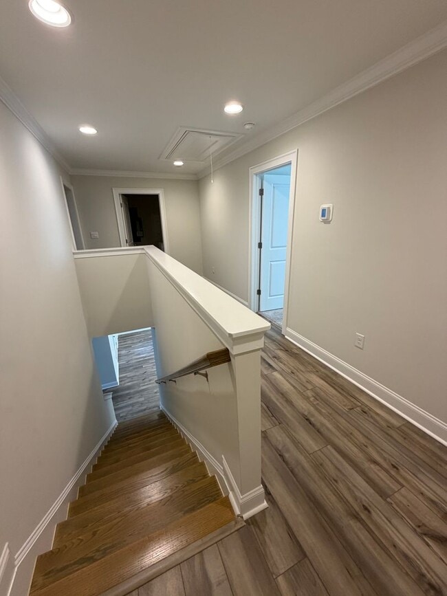 Building Photo - 113 Alva Ct