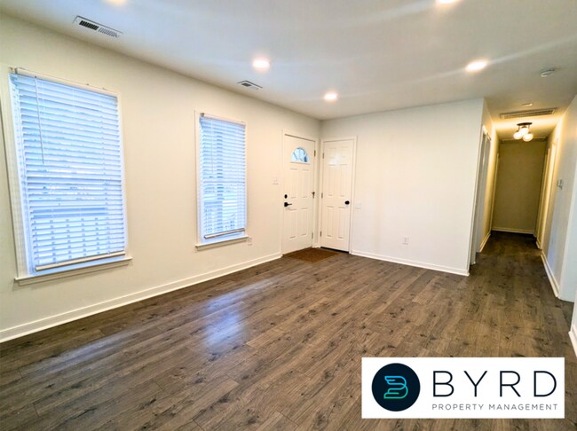 Building Photo - 5006 Glen Tara Dr