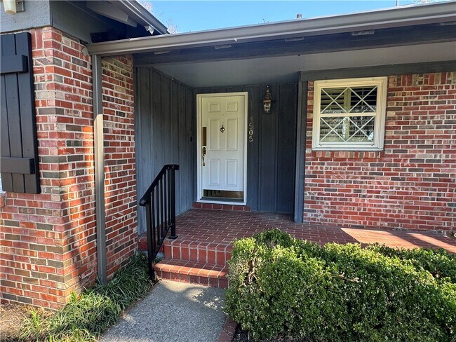 Building Photo - 1505 S Mt Olive St