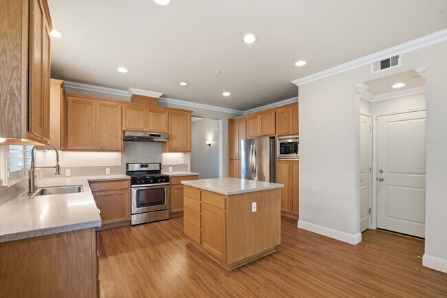 Building Photo - 4 Bed 3 Bath Single Family Home in Napa