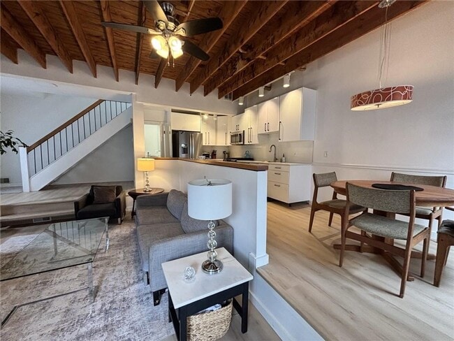 Building Photo - 45 Ayrault St