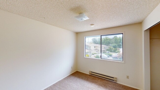Building Photo - Charming Condo in the Heart of Oak Harbor!...