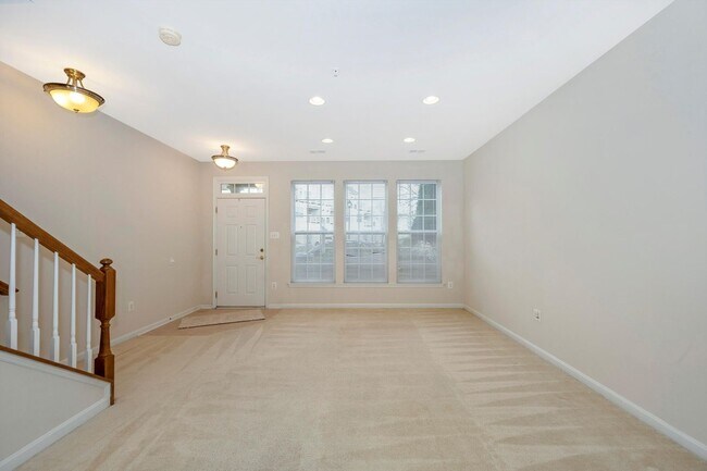 Building Photo - Desirable Two Level Condo For Lease - Not Pet Friendly