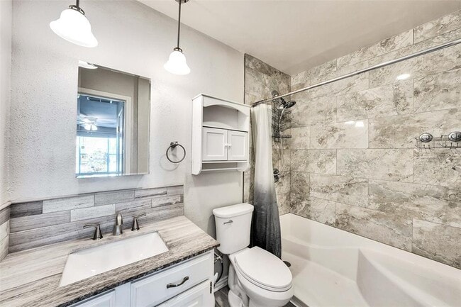 Building Photo - 8219 Summer Side Dr