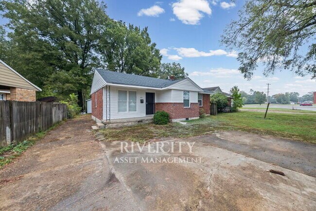 Building Photo - Berclair Beauty: Newly Renovated 3 Bed, 2 Full Bath Gem in 38122! PRICE DROP!!!!