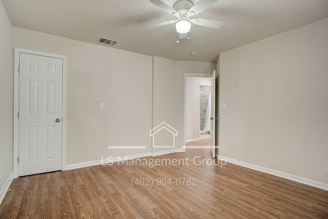 Building Photo - 609 Taft Blvd