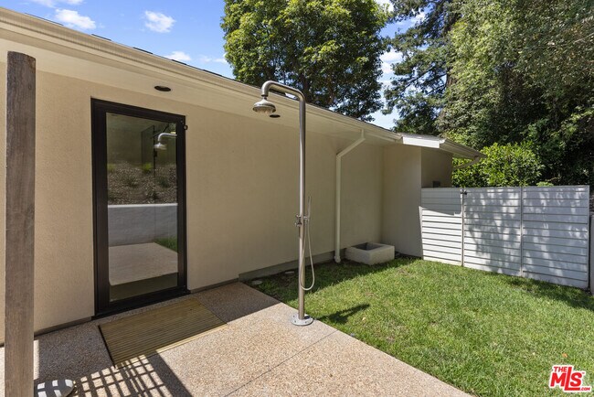 Building Photo - 10630 Somma Way