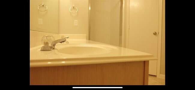 Building Photo - 2426 Halstead Dr