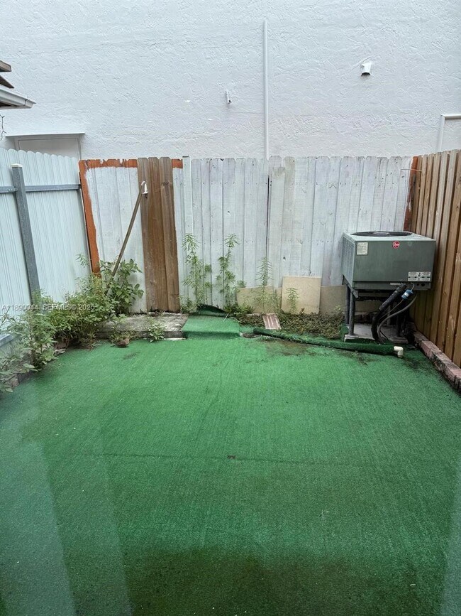 Building Photo - 2377 W 66th Pl