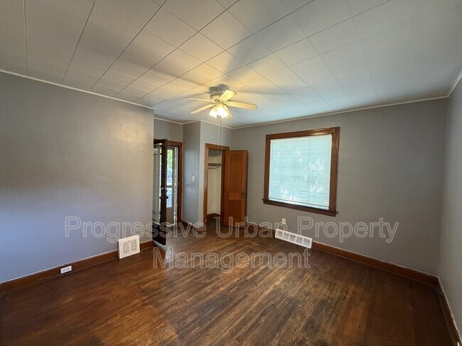 Building Photo - 7204 Lawn Ave