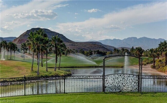Building Photo - 212 Fairway Woods Dr