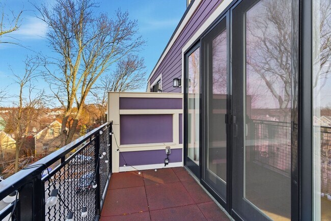 Building Photo - 34 Dix St