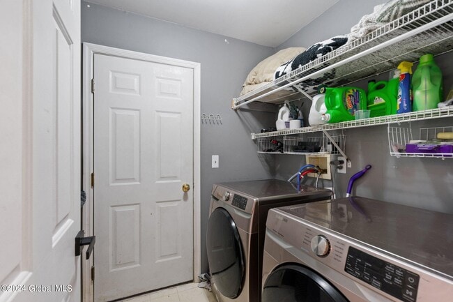 Building Photo - 9 Oxford Dr